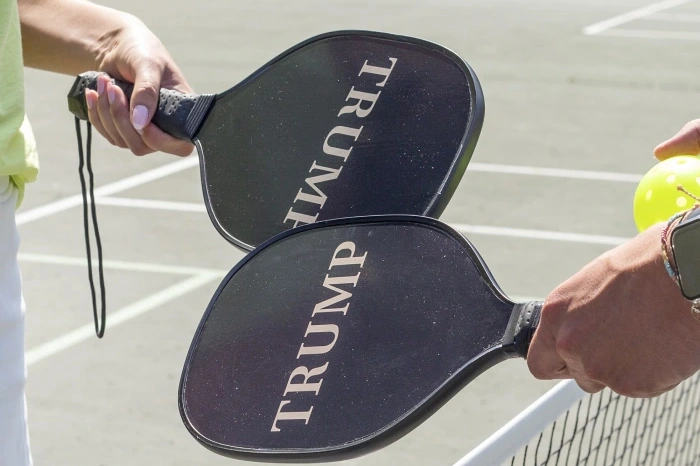 Cửa hàng Tổng thống Donald Trump mở bán dụng cụ pickleball - 3