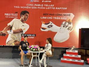 Tay vợt pickleball Pablo Tellez thi đấu biểu diễn tại sự kiện Lotto Raptor