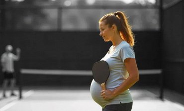 Xu hướng bà bầu chơi pickleball, giới y học nói sao?
