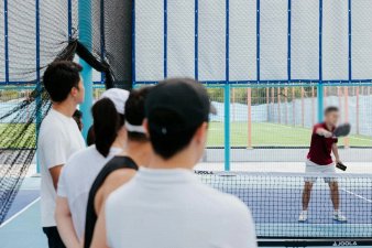 Cộng đồng mạng tranh cãi nảy lửa vụ thầy dạy pickleball rao giá 50 triệu/10 buổi