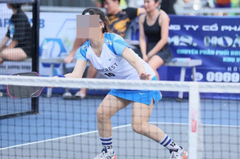 Chị em chơi pickleball, dấu hiệu cảnh báo vỡ túi ngực