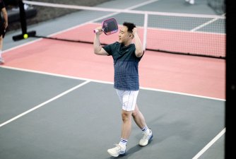 Nhìn Trung Quân Idol vậy mà không phải vậy, trên sân pickleball lạ lắm!