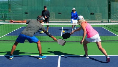 Pickleball trở thành trào lưu mới trong cộng đồng người cao tuổi tại Pháp