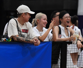 Trước khi lộ hint hẹn hò Hà Môi, Andree từng 'kè kè' Phương Ly trên sân pickleball, ánh mắt nhìn nàng cực tình tứ
