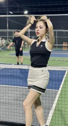 Thời trang khoe dáng trên sân pickleball của mỹ nhân Việt