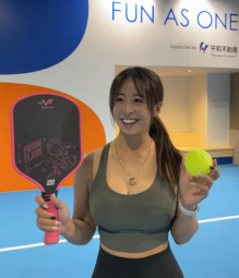 Kiều nữ tennis Nhật Bản khổ sở vì 'vòng 1' đồ sộ, dấn thân thi đấu pickleball