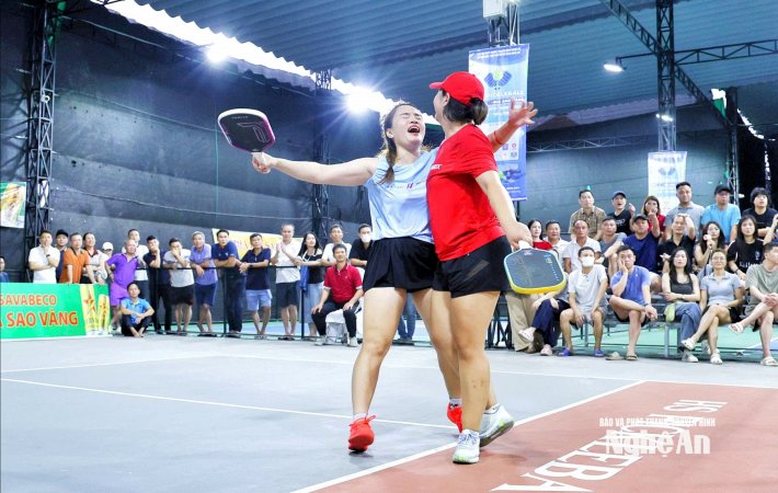 Ngọc Hà - Phan Nhung vô địch đôi nữ pro Giải Pickleball Cúp NTV - Bia Sao Vàng lần II