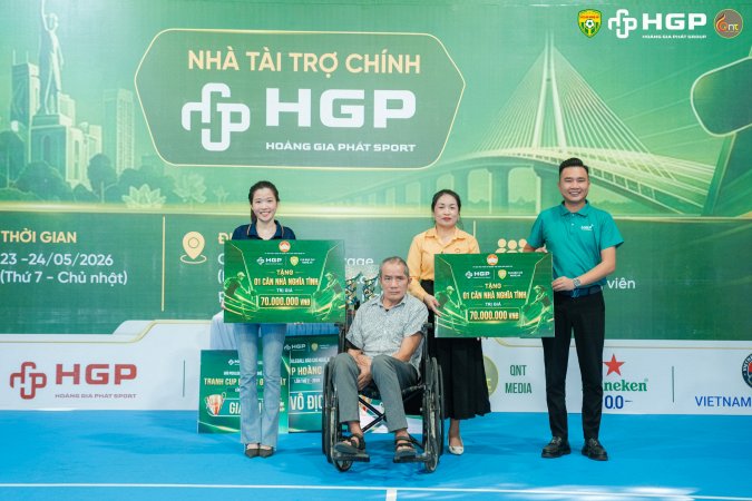 Giải Pickleball Báo chí Nghệ An trao 2 nhà tình nghĩa, 50 suất sinh kế cho hộ nghèo